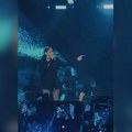 (Video): Sanja Vučić izašla na scenu i zapevala pesmu zbog koje je "goreo" Niš: Svi pevali u glas sa njom - odmah objavila…