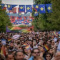 (VIDEO) Parada ponosa u Prištini: Gradonačelnik, Kurti i ministri u prvim redovima