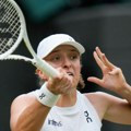 Neviđeni šok na Vimbldonu: Demolirana Iga Švjontek od 35. teniserke sveta