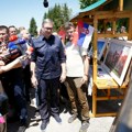 Leva ruka, desni džep: Vučić i celivanje ikone u Studenici (VIDEO)