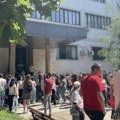 Dekan i prodekani Medicinskog fakulteta u Nišu apelovali da se studentska okupljanja ne politizuju: Polovina njih podržala…