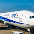 Drama na liniji Tokio - Teksas! Putnik pokušao da otvori vrata tokom leta, avion morao prinudno da sleti!