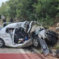 Prve fotografije stravične nesreće kod Bileće! Poginule dve devojke, mlade Lazarevčanke podletele autom pod kamion! Od vozila…
