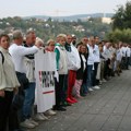 Živim lancem Novosađani iskazali nezadovoljstvo najavljenim zakonskim promenama koje će ugroziti ljudska prava građana