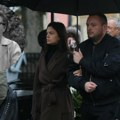 Krenula tužna povorka Porodica neutešna, Milica Pavlović se ne odvaja od njih (video)