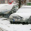 Kako da otvorite zaleđenu bravu i vrata automobila bez oštećenja