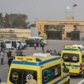 Први пацијенти евакуисани из Газе ушли у Египат преко поново отвореног прелаза Рафа