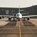 Još jedan avion iz Dubaija sleteo na beogradski aerodrom Na poletanje čekali devet sati: "Na kraju smo stigli živi i zdravi"