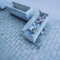 Leskovačke žardinjere procvetale smećem