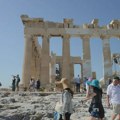 Drama kod Akropolja: Nožem ranio dvoje turista, muškarac zadobio teške povrede