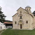 Епархија рашко-призренска: Заставе ОВК на огради црквене порте – потврда погоршања безбедносне ситуације