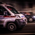 Teška saobraćajka u Mladenovcu: Vozač sleteo s puta, među povređenima i dete (2)
