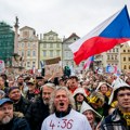 "Ruke dalje od medija": Desetine hiljada Čeha protestovalo u Pragu zbog plana za finansiranje javnog servisa