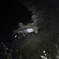 Horor slika sa mesta nesreće kod Prijepolja! Automobil koji se survao u kanjon reke Lim zamalo završio u reci! (foto)