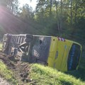 Teška nesreća u Nemačkoj: Autobus s učenicima sleteo s puta, poginuo dečak (10)