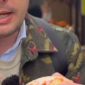 "Sve je ovo holesterol" Italijan bio na Kobasicijadi u Srbiji, njegova reakcija nakon jela oduševila ljude na mrežama (video)
