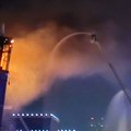 Uznemirujuće: Prvi snimak unutrašnjosti hale u Moskvi posle masakra, hitne službe iznose žrtve...