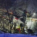 (Foto) tragedija u norveškoj: Autobus sleteo sa puta, poginulo najmanje troje ljudi, spasavanje putnika otežano zbog…