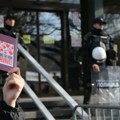 UŽIVO Protest studenata ispred suda u Novom Sadu, prisutna i policija