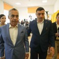 Izbori u Rumuniji pišu istoriju? Favorit Đorđe Simion glasao zajedno sa Kalinom Đorđeskuom