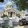 Promena u Ćacilendu: Stigli ljudi i pevaju patriotske pesme (VIDEO)