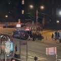 Očevidac za N1: Mladići pretučeni kod Vukovog spomenika - nisu mogli da ih ubace u maricu, završili u Hitnoj (VIDEO)
