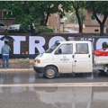 Uklonjen znak "Volim K. Mitrovicu“ uz prisustvo kosovske policije, postavljen novi na latinici (foto, video)