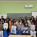 Pokloni za Dan ljudskih prava: školski pribor za romsku decu u Pančevu