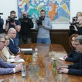 (Foto) Vučić nastavlja konsultacije sa strankama, počeo sastanak sa predstavnicima Socijaldemokratske partije Srbije