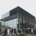 Senat Univerziteta u Novom Sadu odlučuje o izboru u zvanje profesora Mihića, građani ispred rektorata pružaju podršku
