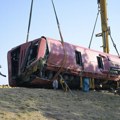 Najmanje 12 poginulih, desetoro teško povređenih! Stravična saobraćajna nesreća u Mađarskoj - turistički autobus sleteo sa…