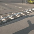 Prizor ispred Skupštine uplašio vozače, ali razloga za paniku nema: Šta zapravo rade šiljci na novom ležećem policajcu?