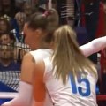 Kakav snimak sa meča Srbije na EP, pogledajte šta je jedna od najmlađih odbojkašica uradila najstarijoj