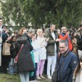 Profesori potpisuju zahteve ispred Medicinskog fakulteta u Beogradu: Traže poništavanje odluke o smeni Tatjane Simić