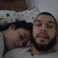 Dejan iznenadio devojku: Nakon što mu se bivša verila u rijalitiju, Dragojević se usnimio u krevetu sa izabranicom (foto)