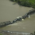 Voz sa opasnim materijama iskočio iz šina – izazvao rušenje mosta u Montani