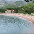 Na Kraljevoj plaži ležaljke 200 evra – „Aman Sveti Stefan“ ponovo otvoren