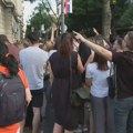 (VIDEO) Zvižduci, "ua" i "Kukavica" na Andrićevom vencu: Studenti traže od Vučića da raspiše izbore, dok se obraća…