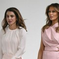 Jedna u nežnoj haljini, druga u belom odelu: Modni duel kraljice Ranije i Melanije Tramp, ne zna se koja je lepša