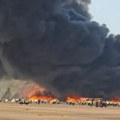 Veliki požar na aerodromu u bangladešu! Ogroman crni oblak dima iznad piste, obustavljeni svi letovi (video, foto)