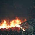 Plamen na južnoj tribini prekinuo derbi na kratko