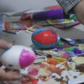 Tradicija i kreativnost na Veliki petak: Kako ofarbati jaja na zdrav i umetnički način (VIDEO)