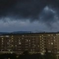 "Kao iz apokaliptičnog filma": Crni oblaci za trenutak prekrili Kragujevac (video)