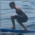 Devojka sa krilima uči da surfuje: Snimkom oduševila sve i još jednom pokazala zašto je inspiracija: "Nezaustavljiva" (video)…