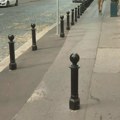 Nema samo Beograd stubiće: Osvanuli i u zagrebačkom kružnom toku