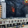 Požar u višespratnici u Rimu, jedna osoba poginula: Crni dim kulja iz zgrade
