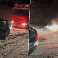 Hit scena na zavejanoj planini u BiH: Vozač kamiona nije mogao da nastavi put zbog snega, ali stigla je neočekivana pomoć…