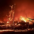 Апокалиптичне сцене пожара у Калифорнији: Ватрена стихија гута све пред собом, наређена евакуација, две особе повређене