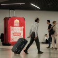 Putnici na aerodromu u čudu: Nepoznati kofer izazvao veliku pažnju - Grickajte, brojite i osvojite neki od čak 100.000…
