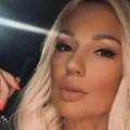 Ana Kokić sama sebe opominje u ogledalu?! Pevačica opisala detalje iz privatnog života i otkrila svoju najveću ljubav!